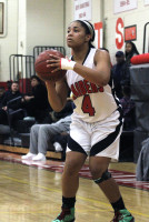 Senior Jasmine Robinson scored 16 points on Friday night. Photo by Billy Becerra 