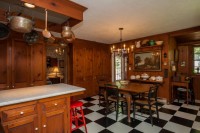 Bowing to today’s demand for cutting-edge kitchens, even in historic homes, the Ebenezer White House delivers appropriately to its style.