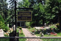 The Hartsdale Pet Cemetery stopped burying human ashes with pets in 2011, but Assemblyman Thomas Abinanti's bill could help restore that practice.