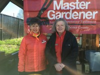 (L to r) Master Gardeners Blaine Levensen and Nancy Giges answer questions about planting and pest control.