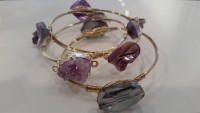 Amethyst colored stone bracelet.