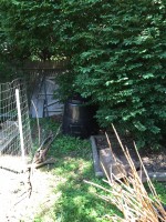Sustainable-3 | The Examiner News A backyard composting unit provides fertilizer for gardening.