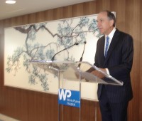 Laurence R. Smith, Chairman of the Board of Directors at White Plains Hospital, delivered the opening address at a gathering of about 200 elected officials, hospital staff members, representatives of the media and other guests at the ribbon-cutting ceremony for the opening of White Plains Hospital’s new lobby and cafe on September 21. Jerry Eimbinder Photo 