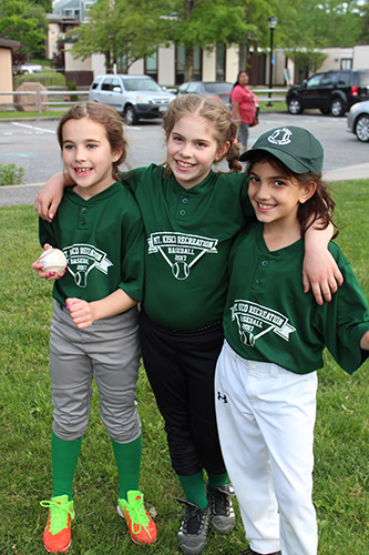 3-green-girls | The Examiner News