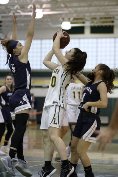 Arianna Stockinger (L) and Alex Waters ( | The Examiner News