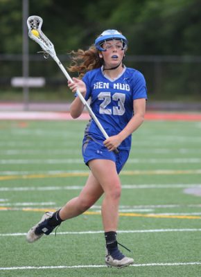 Hen Hud senior Midfielder Kira Varada