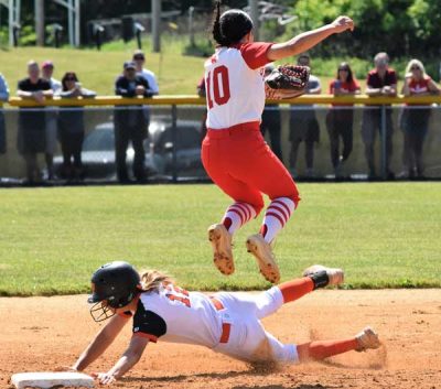 White-Plains-P-Serena-Gillen-slides-in-safely | The Examiner News