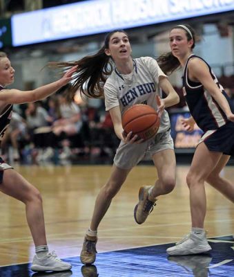 24-12-3ghoop9-Kayla-McCarthy-Hen-Hud | The Examiner News Kayla McCarthy