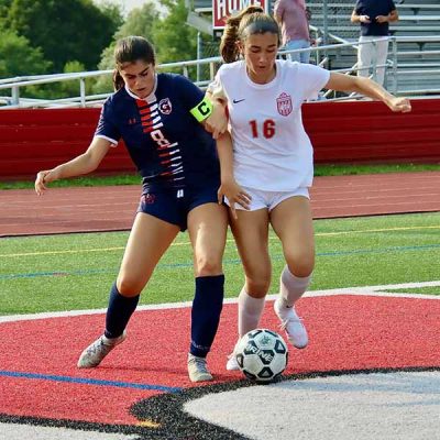 Greeleys Sienna Moss and Somers Aurora Riley battle for position | The Examiner News Greeleys Sienna Moss and Somers Aurora Riley